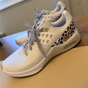 Nike Women's White Athletic Sneakers with Leopard and Gold Swoosh - size 7